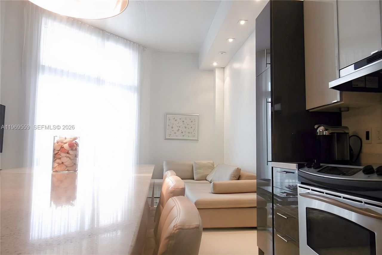 2001 Meridian Ave, Unit 525+DEN, Miami Beach, FL 33139 Photo