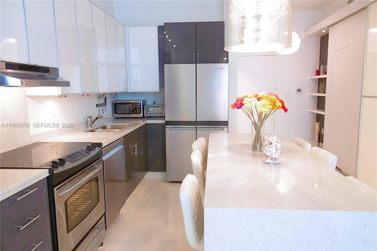 2001 Meridian Ave, Unit 525+DEN, Miami Beach, FL 33139 Photo