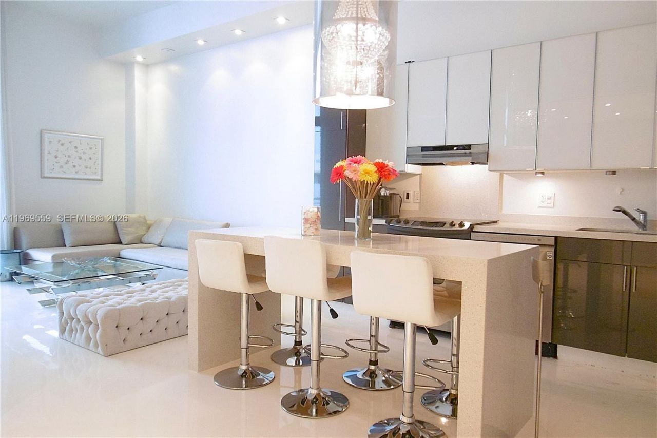 2001 Meridian Ave, Unit 525+DEN, Miami Beach, FL 33139 Photo