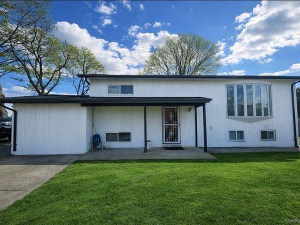 46 Anna Road, Bay Shore, NY 11706