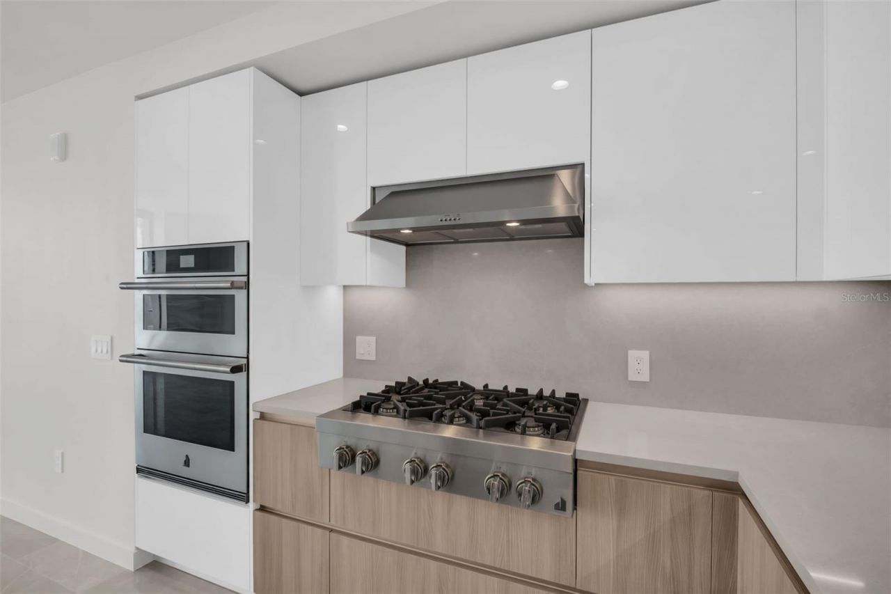 400 Central Avenue, Unit 2605, Saint Petersburg, FL 33701 Photo