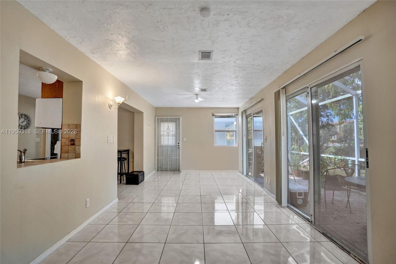 4927 NW 55th Ct, Tamarac, FL 33319 Photo