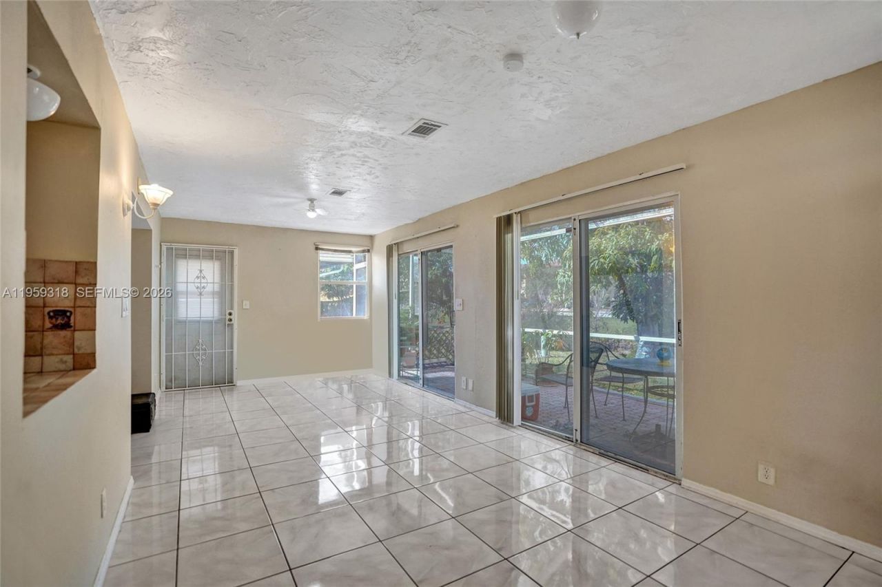 4927 NW 55th Ct, Tamarac, FL 33319 Photo