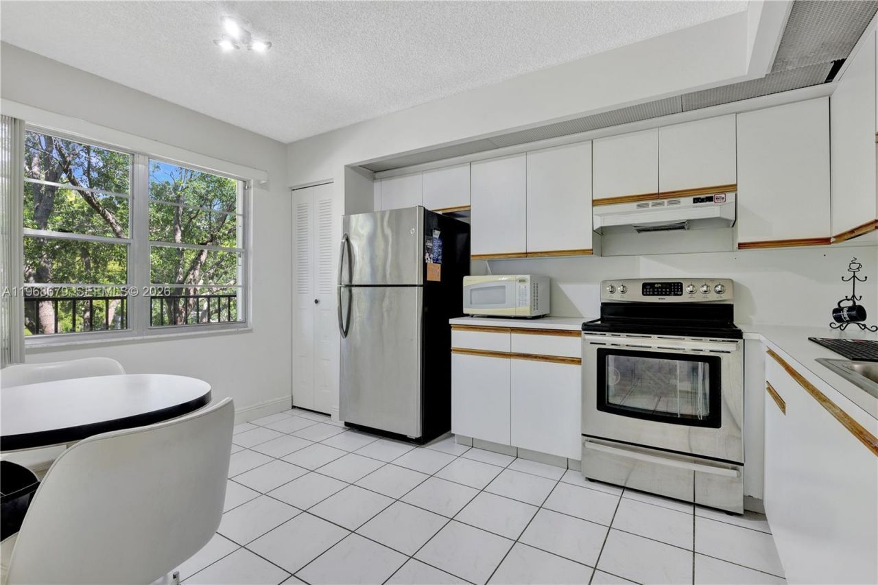 12500 SW 6th St, Unit 311N, Pembroke Pines, FL 33027 Photo