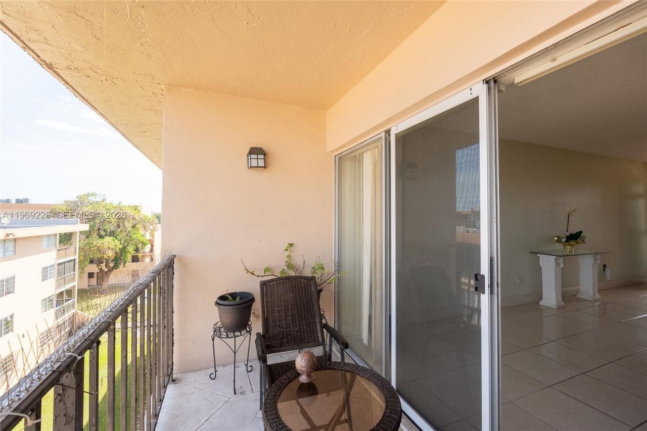 8889 W Fontainebleau Blvd, Unit 505, Miami, FL 33172 Photo