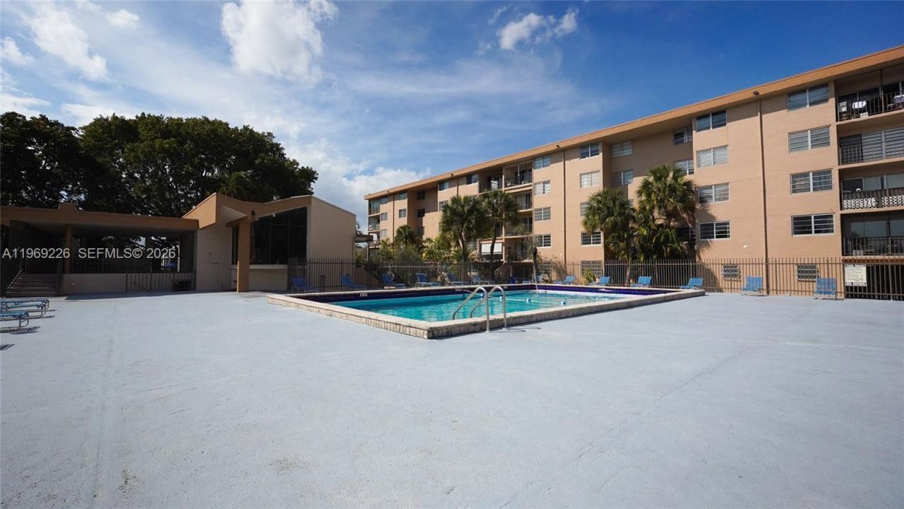 8889 W Fontainebleau Blvd, Unit 505, Miami, FL 33172 Photo