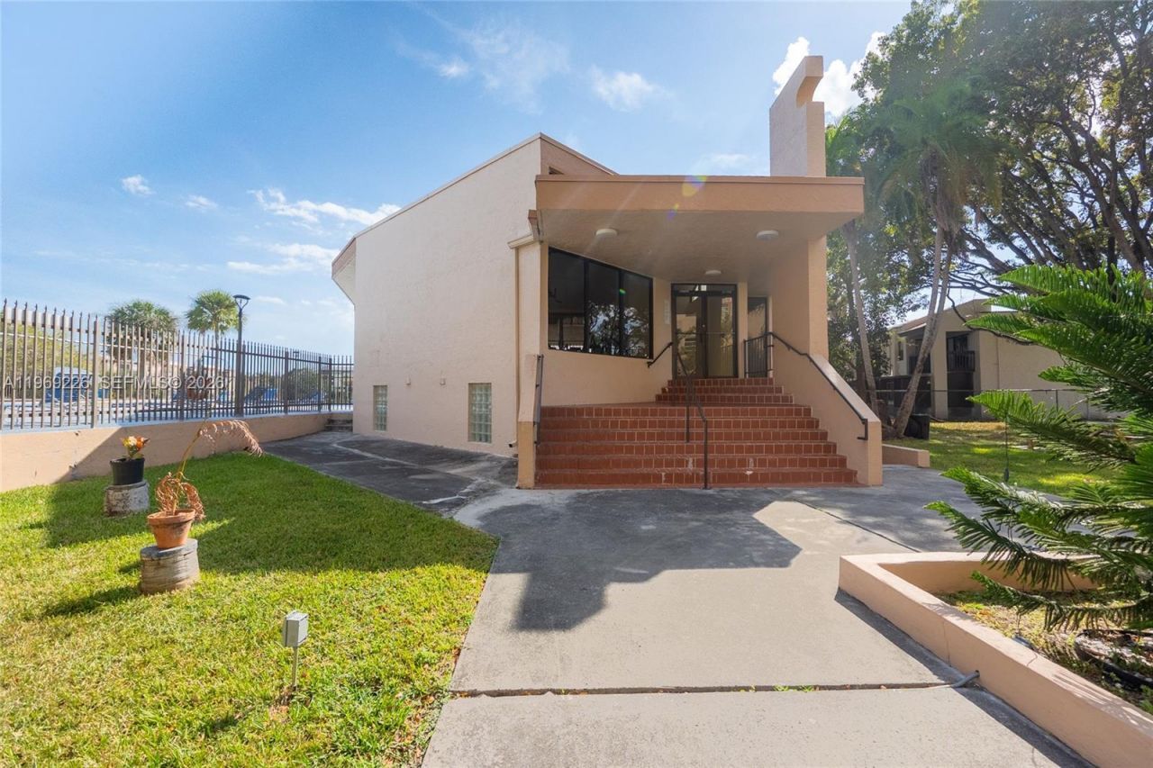 8889 W Fontainebleau Blvd, Unit 505, Miami, FL 33172 Photo