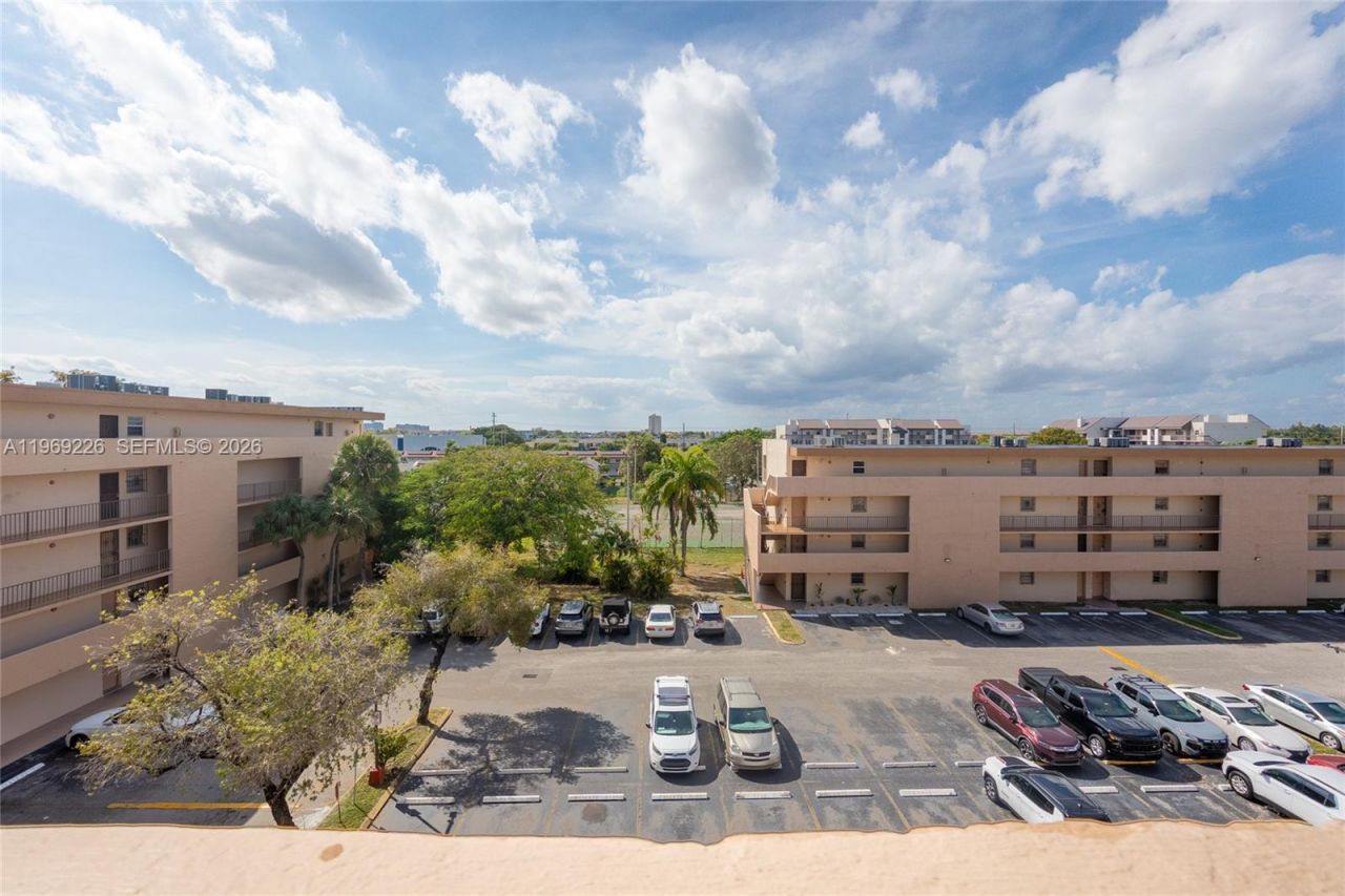 8889 W Fontainebleau Blvd, Unit 505, Miami, FL 33172 Photo
