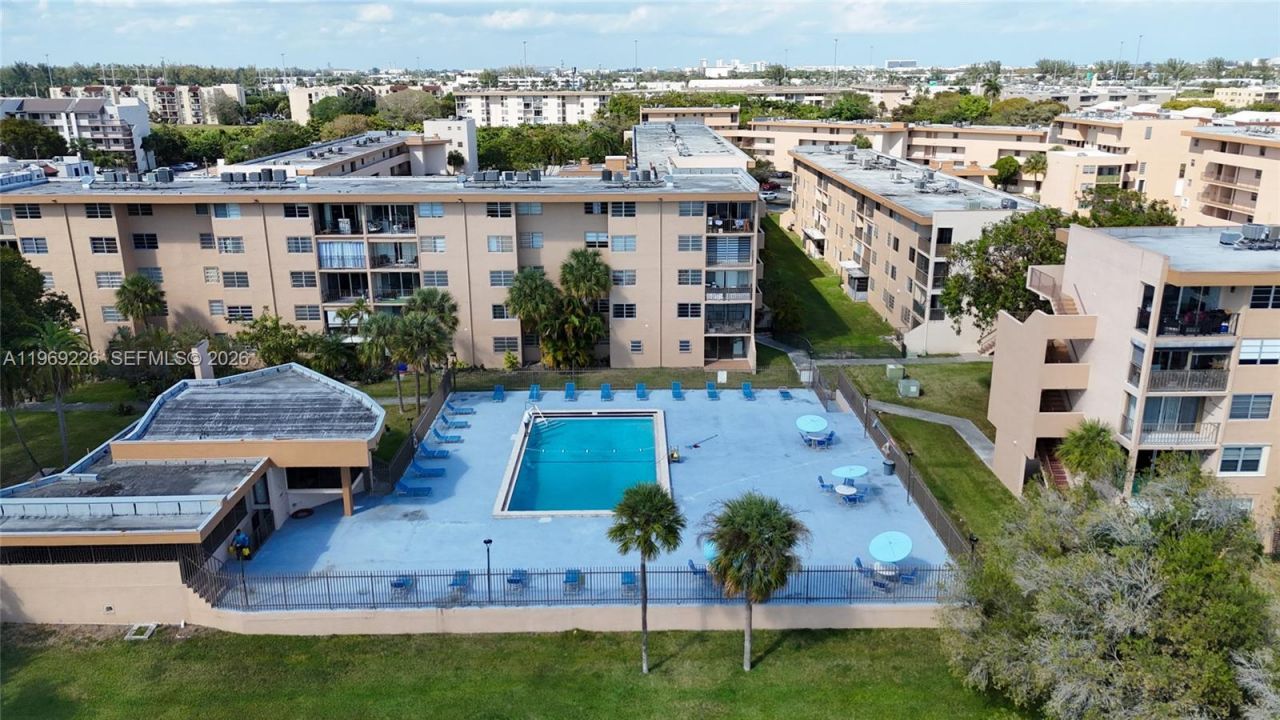 8889 W Fontainebleau Blvd, Unit 505, Miami, FL 33172 Photo