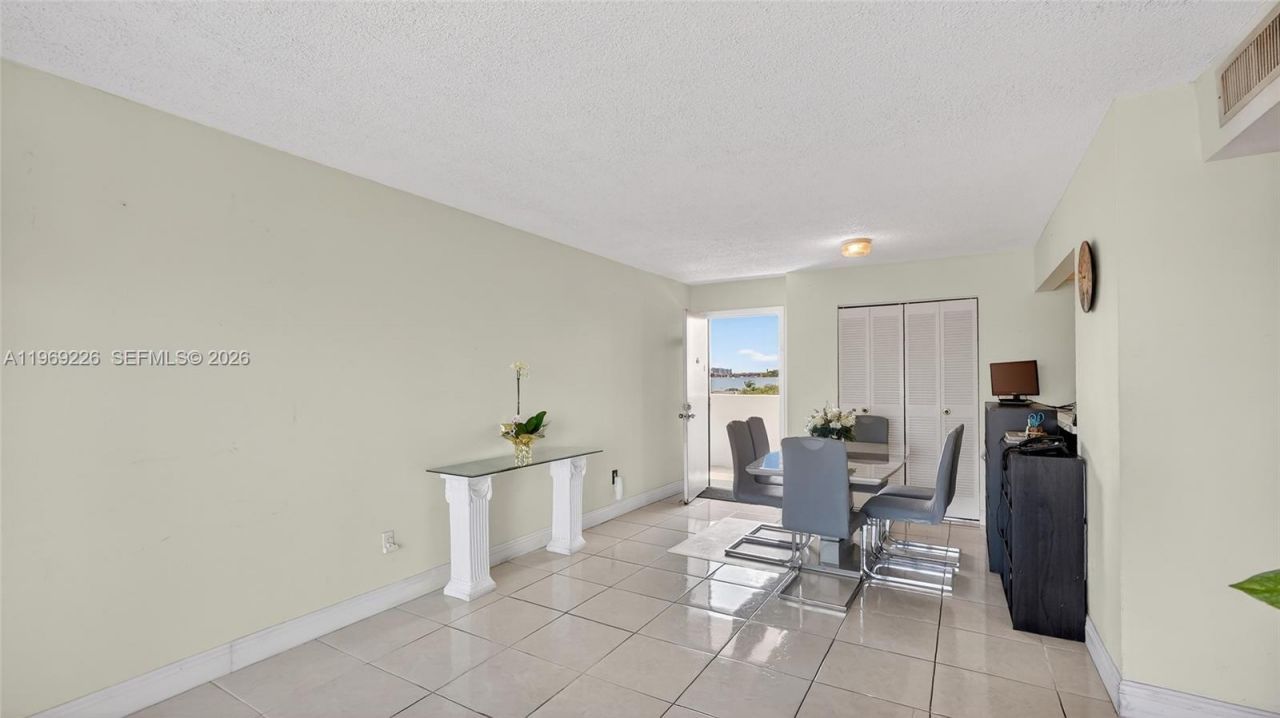 8889 W Fontainebleau Blvd, Unit 505, Miami, FL 33172 Photo