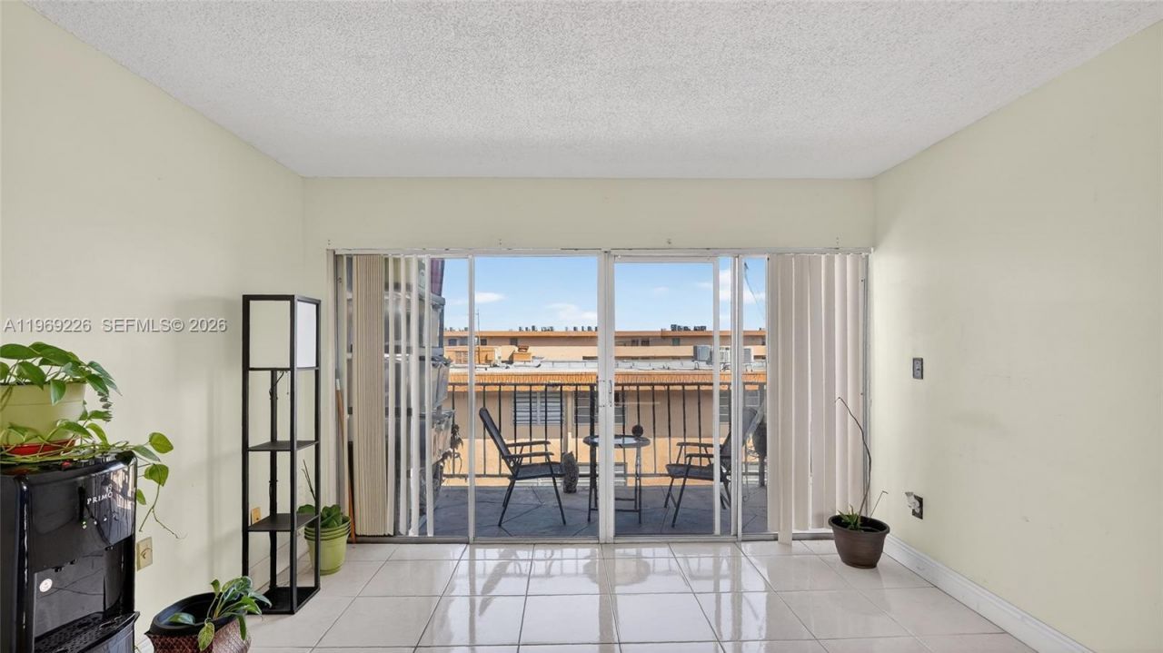 8889 W Fontainebleau Blvd, Unit 505, Miami, FL 33172 Photo