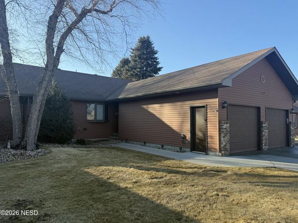 319 SUMMERWOOD DRIVE, Watertown, SD 57201