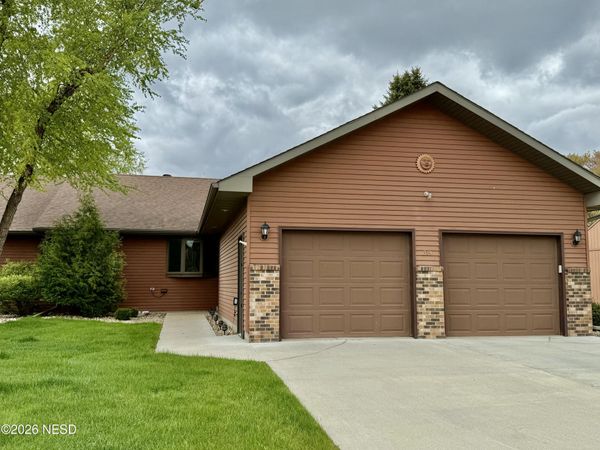 319 SUMMERWOOD DRIVE, Watertown, SD 57201