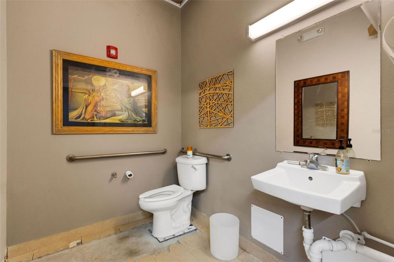 4430 Mcashton Street, Unit 201, Sarasota, FL 34233 Photo