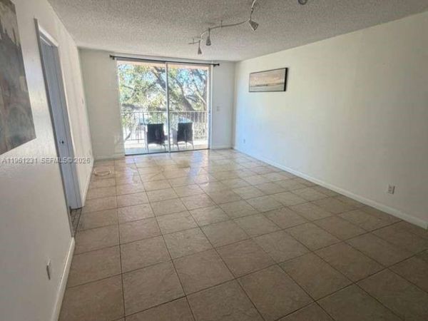1465 NE 123rd St, Unit 215, North Miami, FL 33161