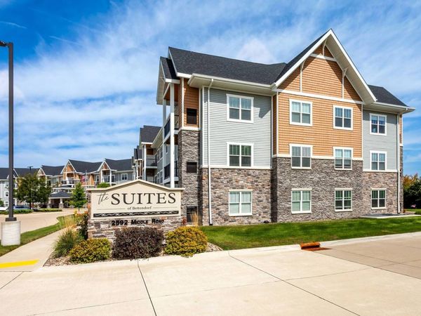 2592 Middle Road, Unit 120, Bettendorf, IA 52722
