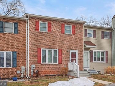 6 PERSIAN LILAC DRIVE, ETTERS, PA 17319
