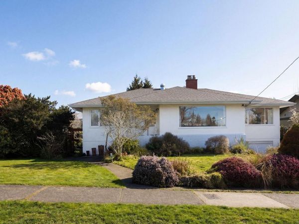 683 Richmond Ave , Victoria, BC V8S 3Y8