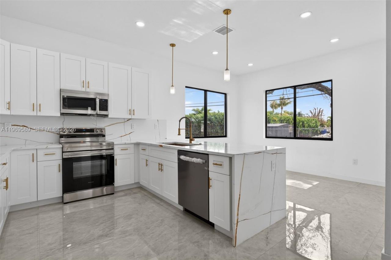 3050 NW 24th St , Fort Lauderdale, FL 33311 Photo