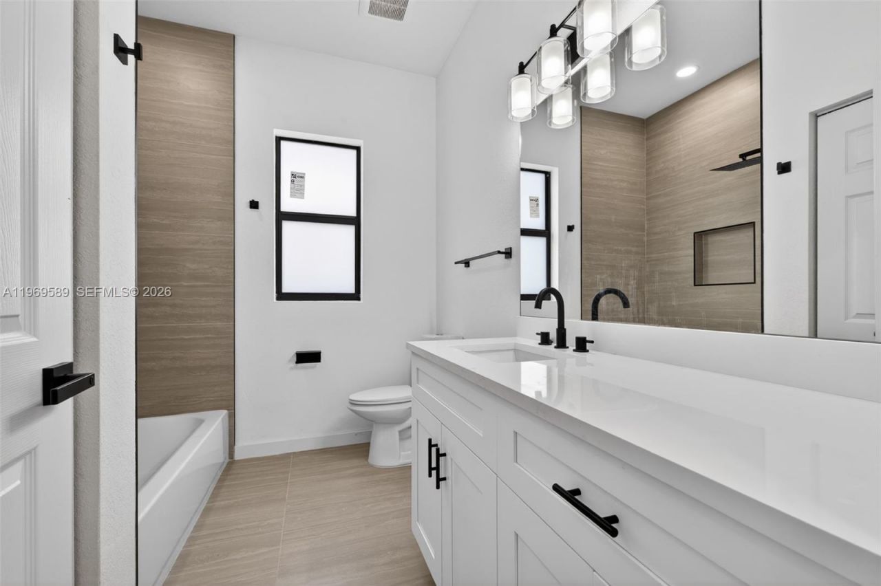 3050 NW 24th St , Fort Lauderdale, FL 33311 Photo