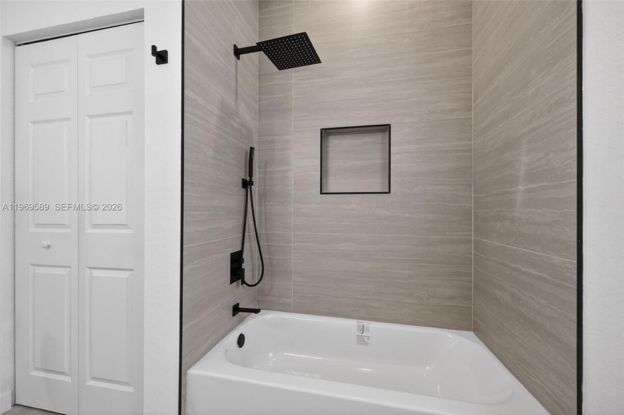 3050 NW 24th St , Fort Lauderdale, FL 33311 Photo