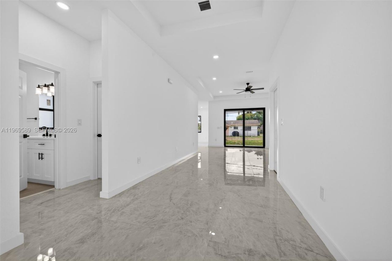 3050 NW 24th St , Fort Lauderdale, FL 33311 Photo