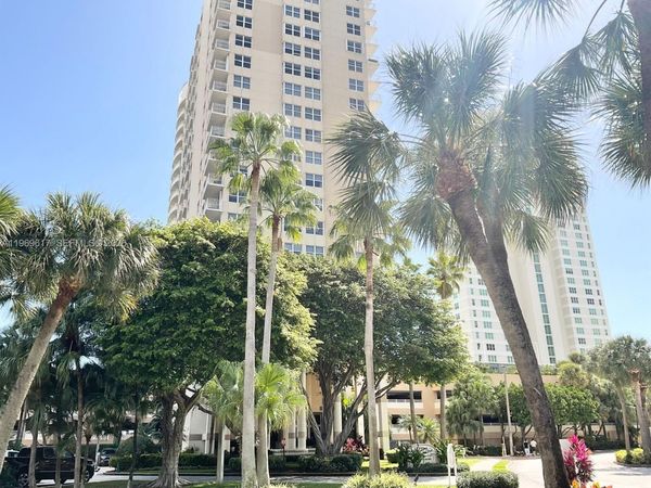 770 Claughton Island Dr , Unit 704, Miami, FL 33131