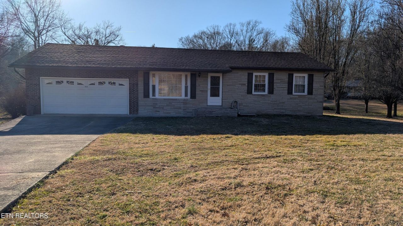 400 Maple Ave, Oliver Springs, TN 37840 Main Photo
