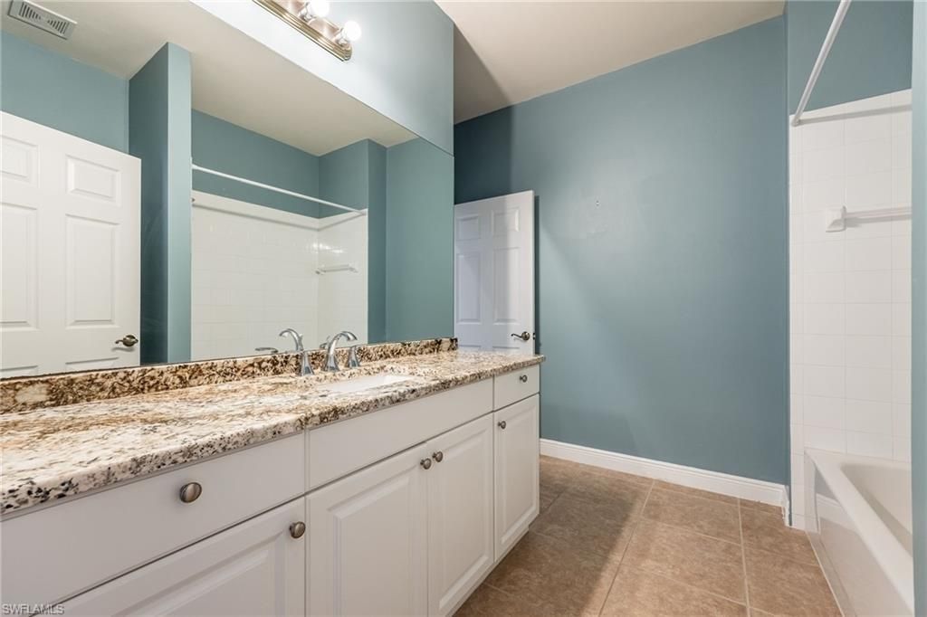 5550 Berkshire Dr, Unit 202, Fort Myers, FL 33912 Photo