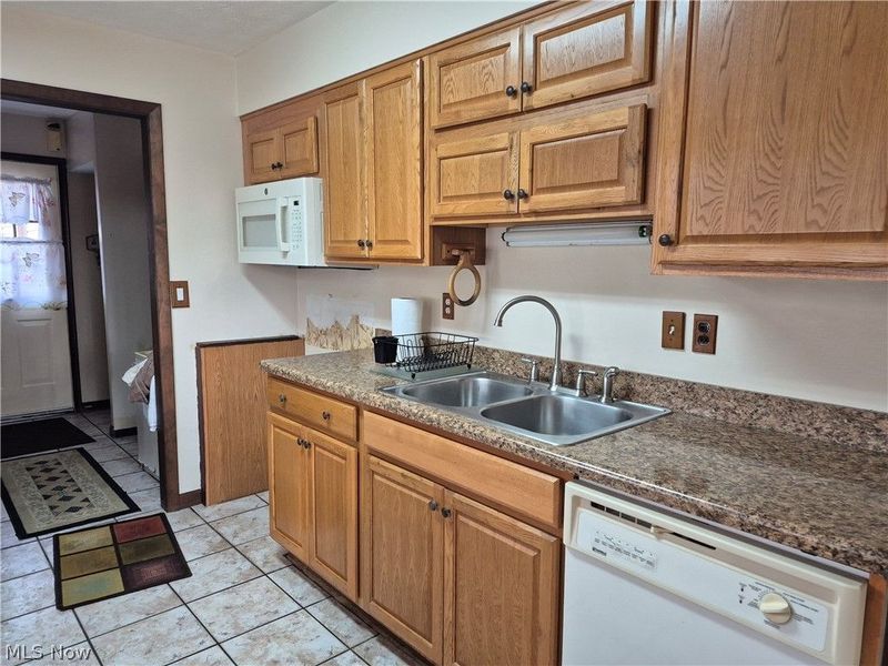 446 Redwood Drive, Berea, OH 44017 Photo 10