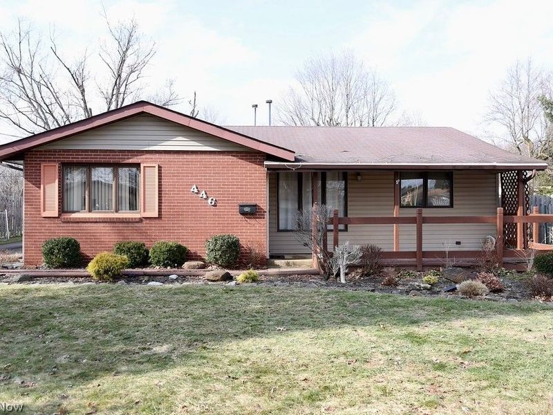 446 Redwood Drive, Berea, OH 44017 Photo 2