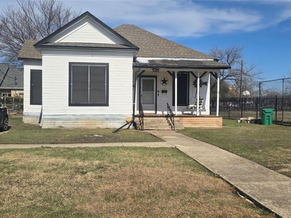 420 W 6th ST, Taylor, TX 76574