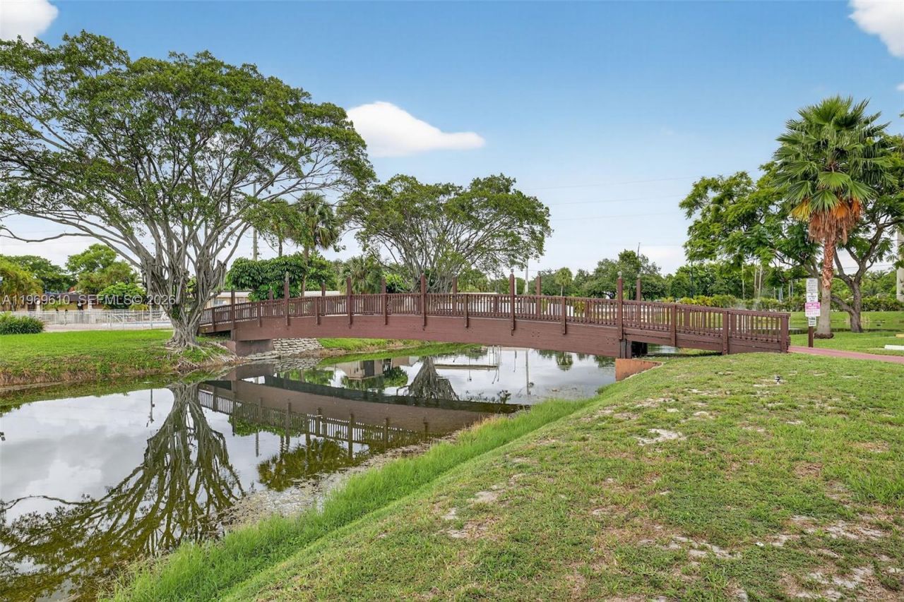 3051 NW 46th Ave , Unit 405, Lauderdale Lakes, FL 33313 Photo