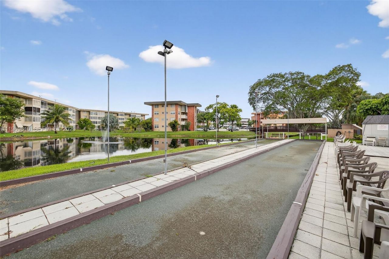 3051 NW 46th Ave , Unit 405, Lauderdale Lakes, FL 33313 Photo