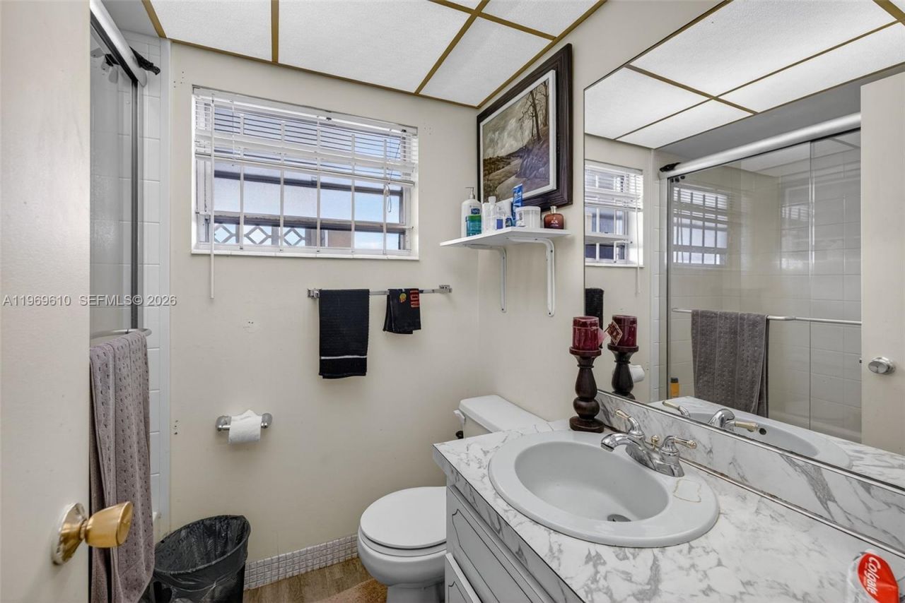 3051 NW 46th Ave , Unit 405, Lauderdale Lakes, FL 33313 Photo