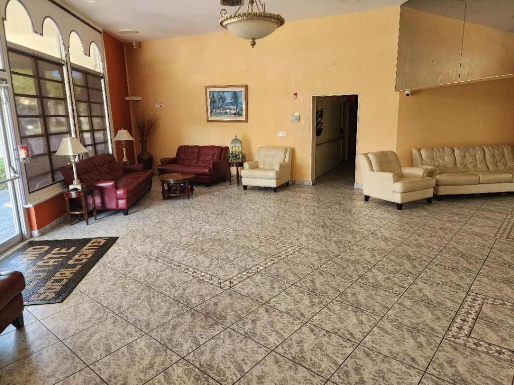 4141 NW 44th Avenue, Unit 426, Lauderdale Lakes, FL 33319 Photo