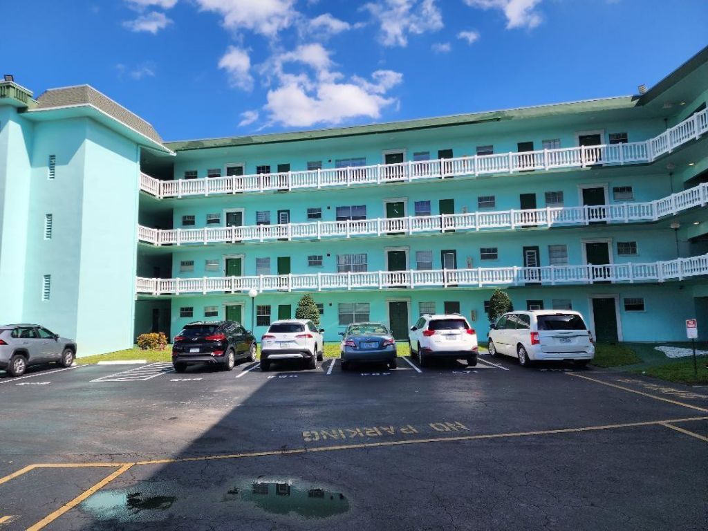 4141 NW 44th Avenue, Unit 426, Lauderdale Lakes, FL 33319 Photo