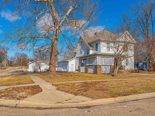 504 E PINE Street, Mason City, IL 62664