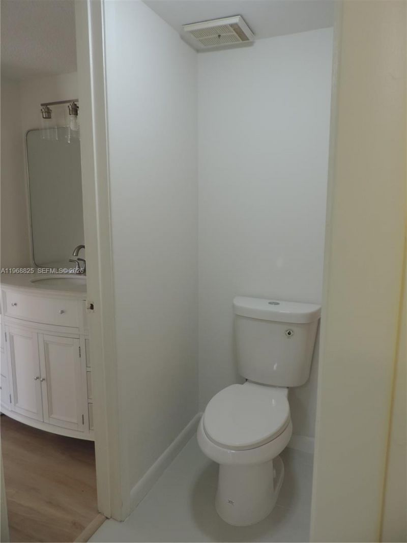 566 NW 114th Ave, Unit 204, Sweetwater, FL 33172 Photo