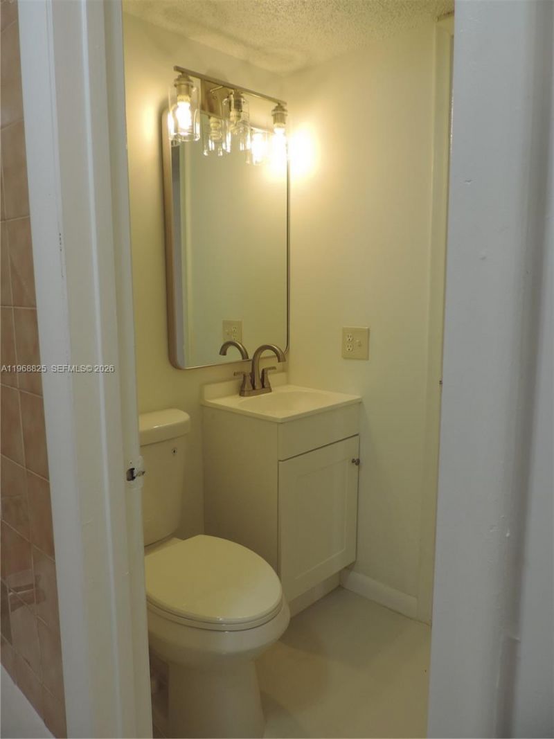 566 NW 114th Ave, Unit 204, Sweetwater, FL 33172 Photo