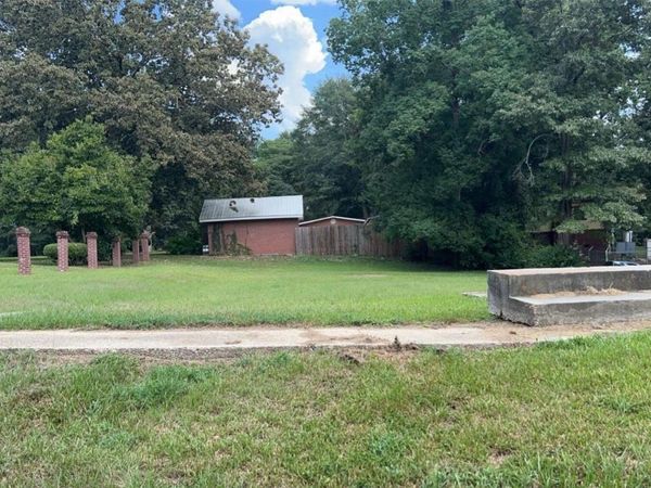 1805 N 3rd Ave., Laurel, MS 39440