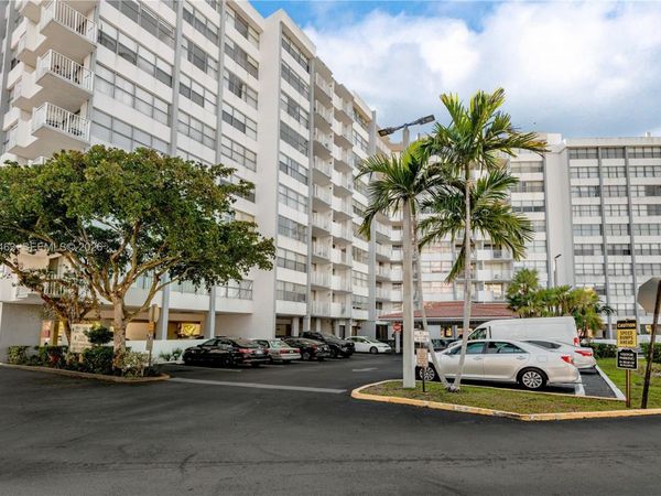 1200 NE Miami Gardens Dr , Unit 905W, Miami, FL 33179