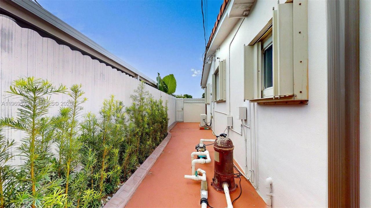 9331 SW 57th Ter, Miami, FL 33173 Photo