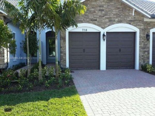 7718 N Blue Spring Dr, Parkland, FL 33067