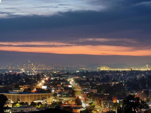 7807 Outlook Ave, Oakland, CA 94605