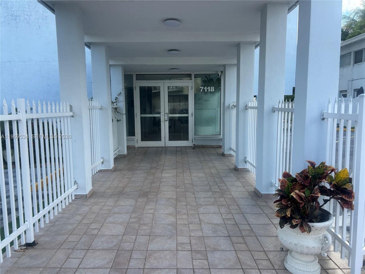 7118 Bonita Dr, Unit 704, Miami Beach, FL 33141 Photo