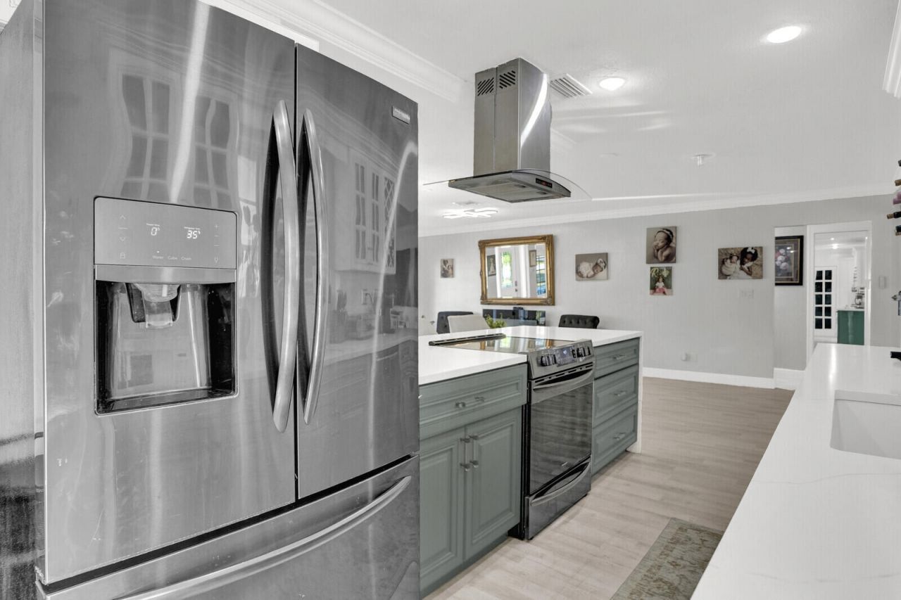 733 SE 10th Avenue, Deerfield Beach, FL 33441 Photo