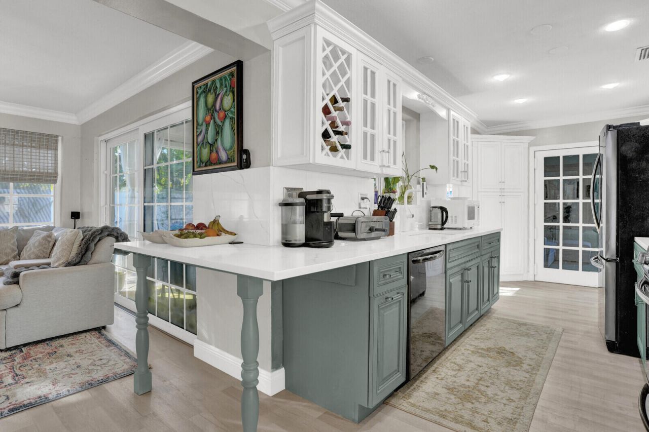 733 SE 10th Avenue, Deerfield Beach, FL 33441 Photo