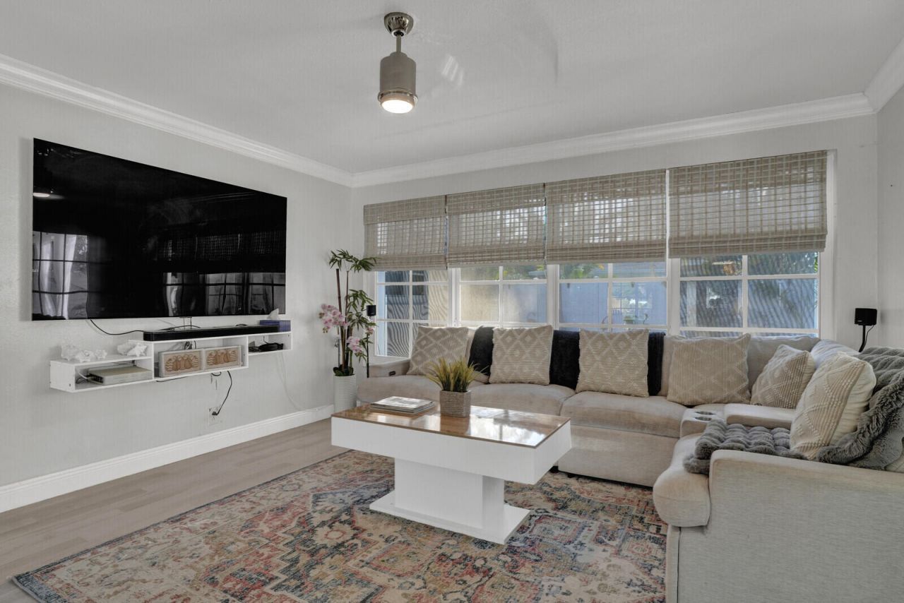 733 SE 10th Avenue, Deerfield Beach, FL 33441 Photo