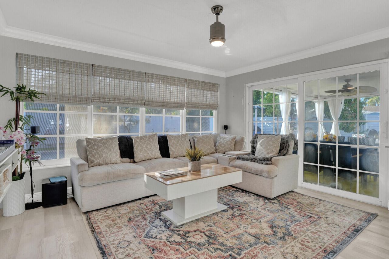 733 SE 10th Avenue, Deerfield Beach, FL 33441 Photo